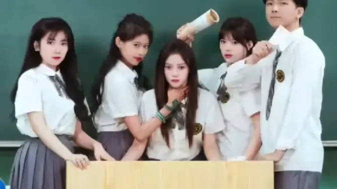 《逆袭之我在校园当女王》：平凡少女的奇幻逆袭，校园生活也能精彩纷呈！